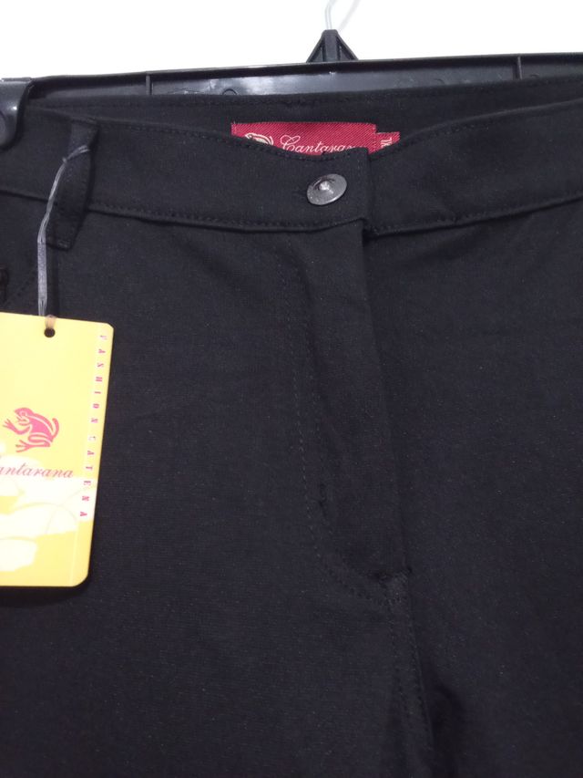 Pantalones de mujer sin estrenar.