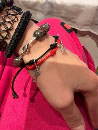 Pulsera doble 7 nudos con amuletos plata