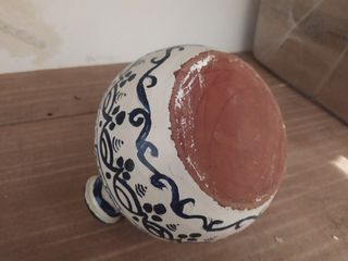 Botijo de barro rojo.