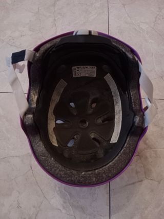 Vendo casco y protectores para niñ@s