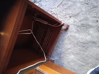 Maquina coser mueble madera eléctrica.