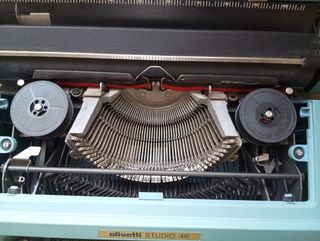 Máquina de escribir clásica "Olivetti Studio 46"