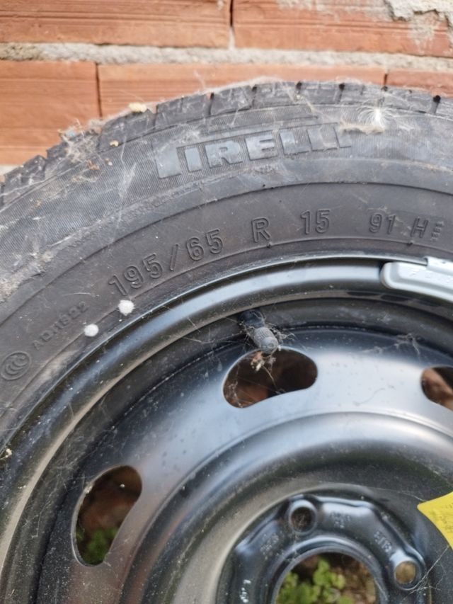 Rueda de repuesto marca Pirelli