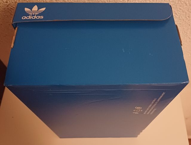 Caja ADIDAS talla 40