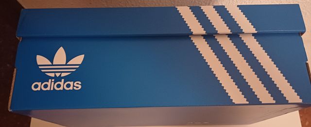 Caja ADIDAS talla 40