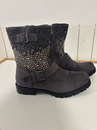 Botines t40 con caja nuevo a estrenar
