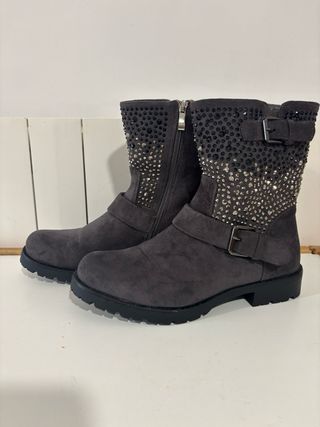 Botines t40 con caja nuevo a estrenar