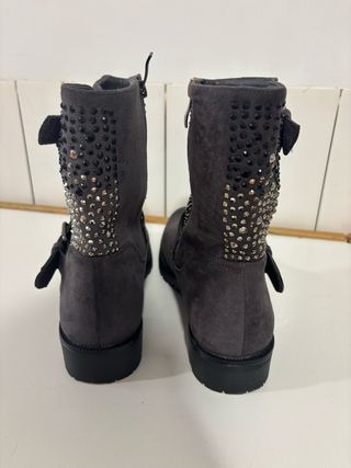 Botines t40 con caja nuevo a estrenar