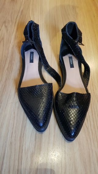 Sandalias negras piel Talla 39 Uterqüe