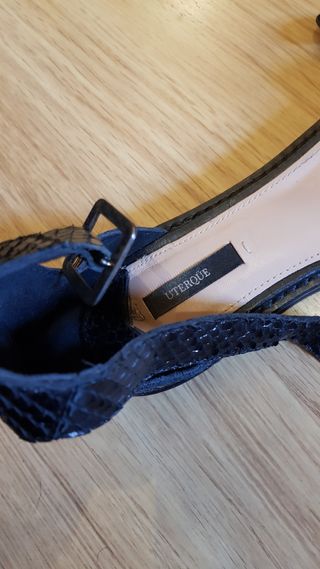 Sandalias negras piel Talla 39 Uterqüe