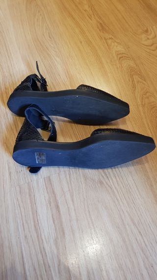 Sandalias negras piel Talla 39 Uterqüe