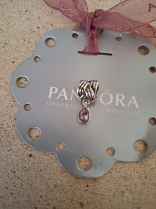 Charm Pandora de plata y amatista