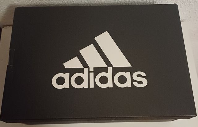 Caja ADIDAS talla 43