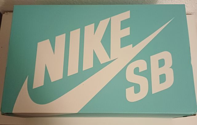 Caja NIKE SB talla 44