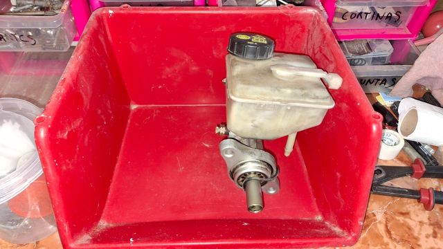 Bomba freno Volvo S60.