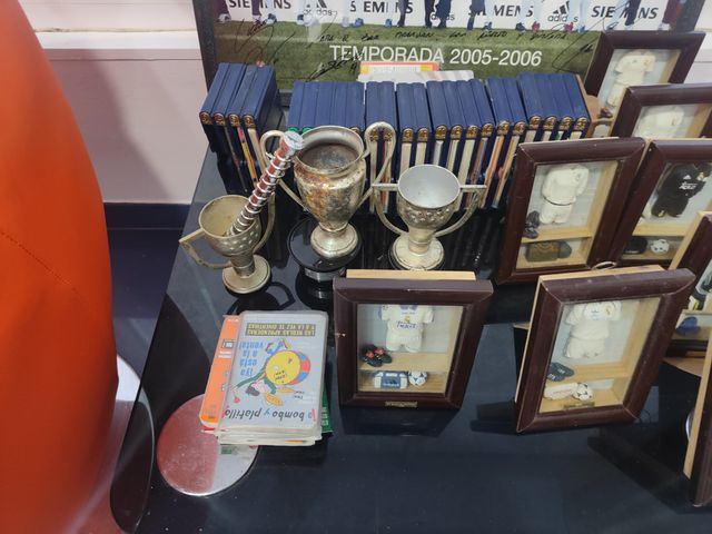 cuadro de jugadores del real madrid firmado