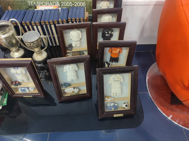 cuadro de jugadores del real madrid firmado