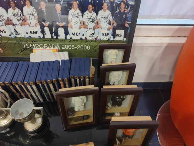 cuadro de jugadores del real madrid firmado