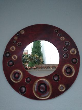 Espejo pintado a mano.