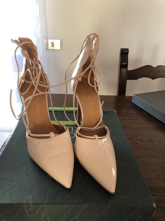 Scarpe con il tacco alla schiava