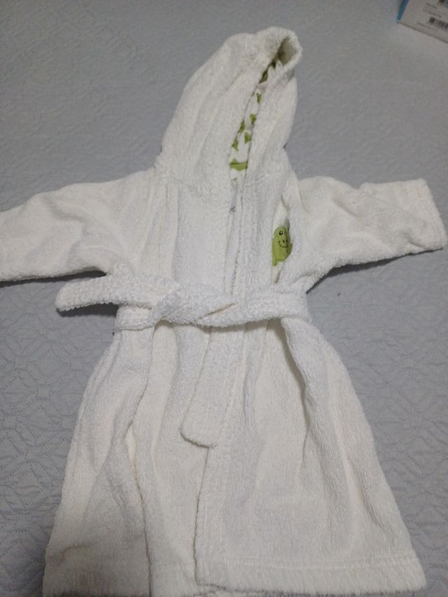 Marco bebe regalo bata baño