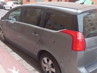 Peugeot 5008 2011