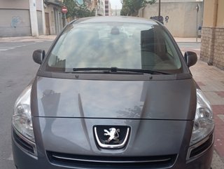 Peugeot 5008 2011