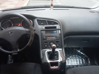 Peugeot 5008 2011