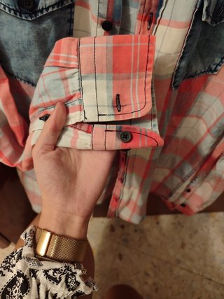 Camisa de cuadros rojo y vaquero