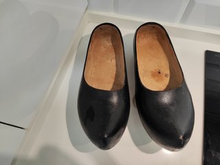 Zuecos/ madreñas de madera