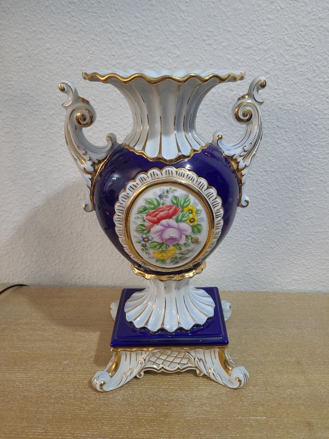 ANTIGUO JARRÓN PINTADO A MANO Y FIRMADO