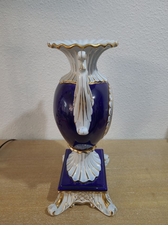 ANTIGUO JARRÓN PINTADO A MANO Y FIRMADO