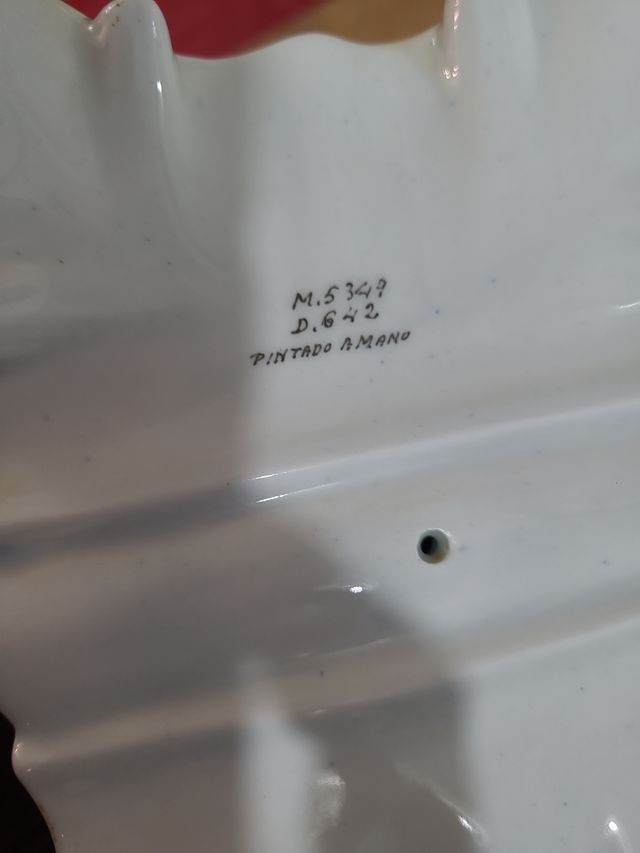 ANTIGUO JARRÓN PINTADO A MANO Y FIRMADO