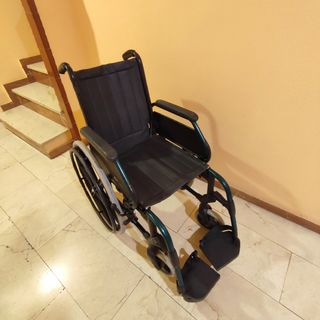 Silla de ruedas plegable desmontable