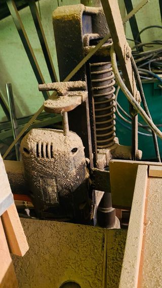 Pie con taladro y mesa