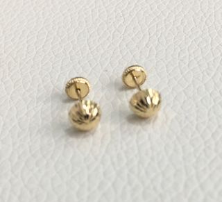 Pendientes niña 1/2 bola tallada oro 18k