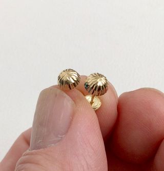 Pendientes niña 1/2 bola tallada oro 18k