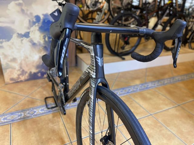 BERRIA BELADOR PRO SHIMANO 105 DI2
