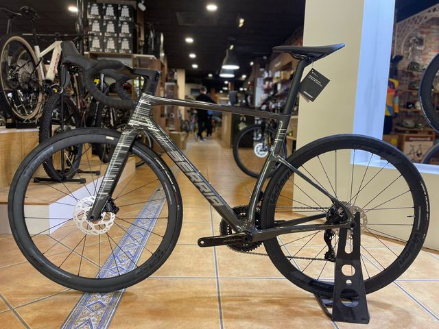 BERRIA BELADOR PRO SHIMANO 105 DI2