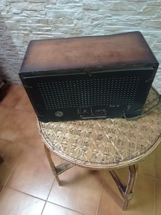 Aparato de radio antiguo