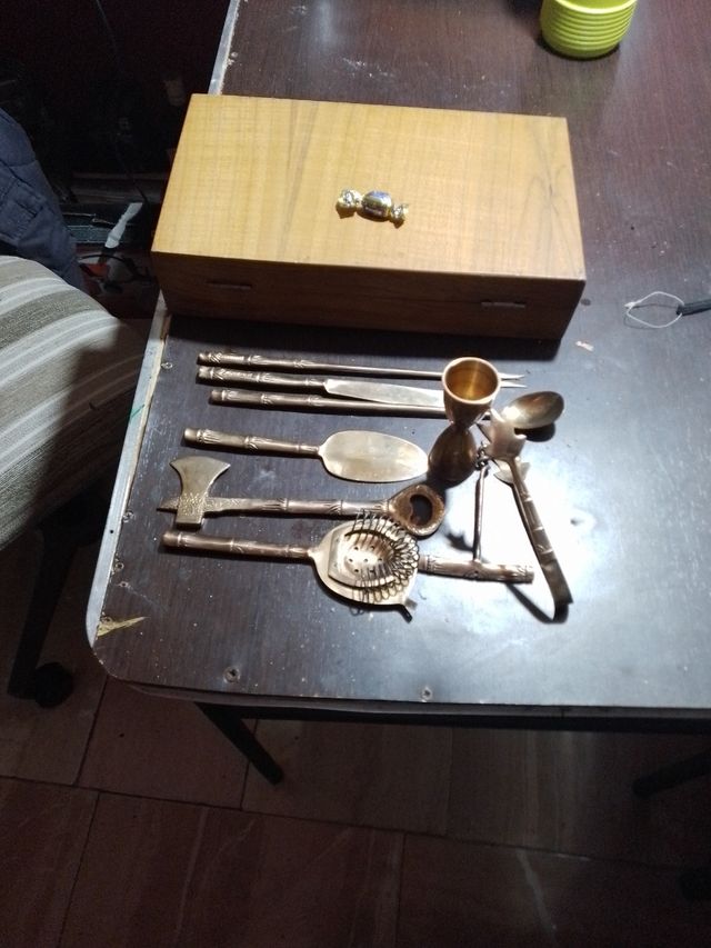 Coctelera.antiguo.de.laton.con.estuche.d