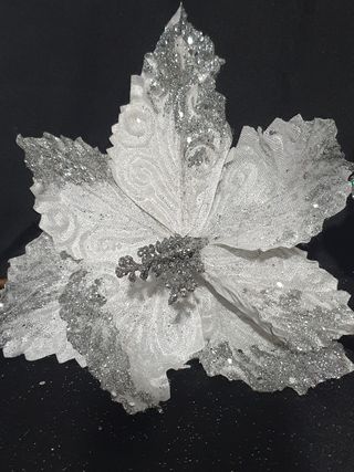 Addobbi albero bianco e argento.