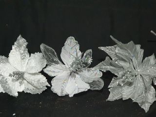 Addobbi albero bianco e argento.