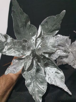 Addobbi albero bianco e argento.