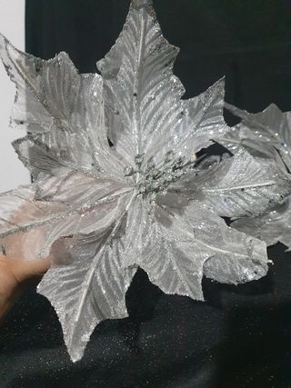 Addobbi albero bianco e argento.