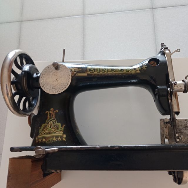 Máquina coser SINGER, antigua