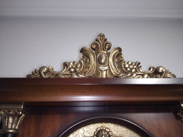 Reloj de Pared Clásico. Color Nogal.