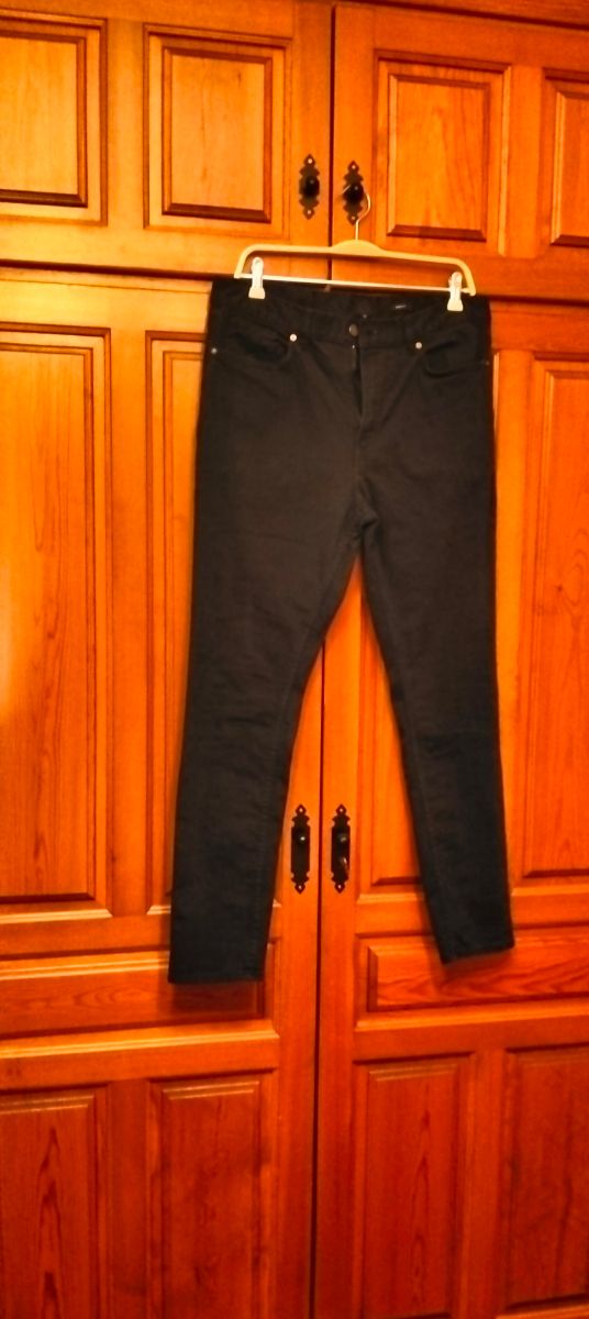 REBAJADO.PANTALON SKINNY FIT.  HOMBRE.Talla EU 33.