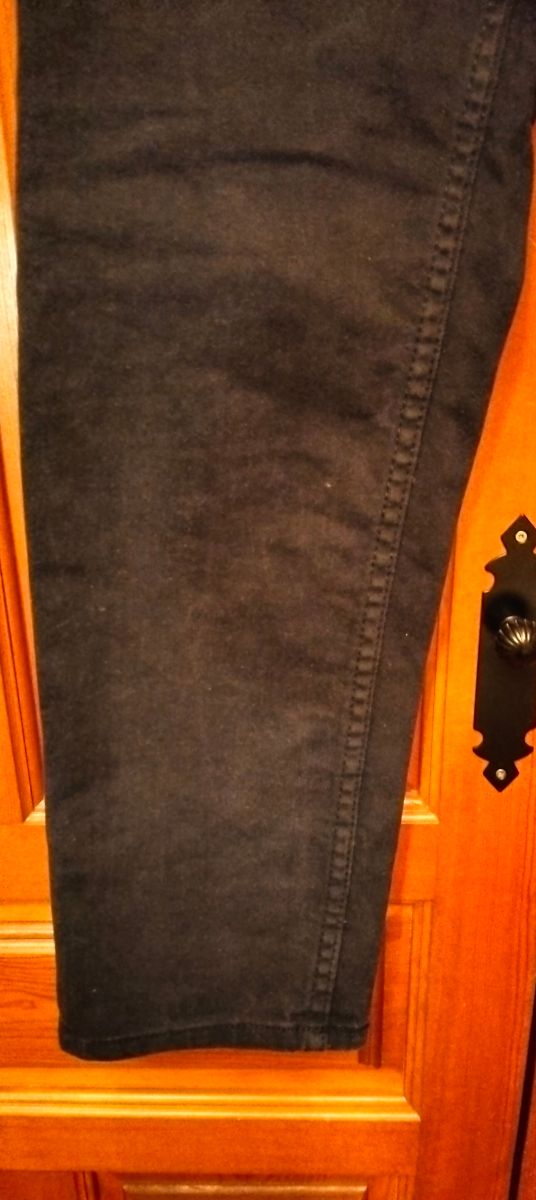 REBAJADO.PANTALON SKINNY FIT.  HOMBRE.Talla EU 33.