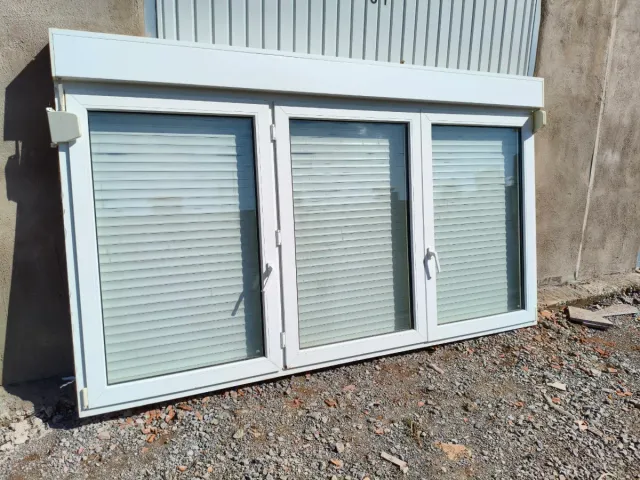 Ventana 3 metros PVC oscilobatiente